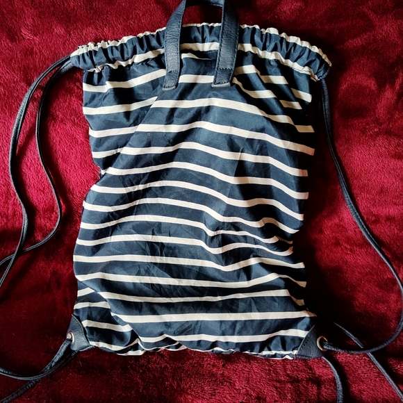 Women's navy blue and white striped lightweight backpack bag zipper back handle - Picture 5 of 5